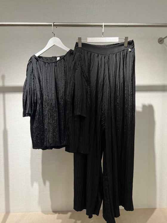 black Italian set