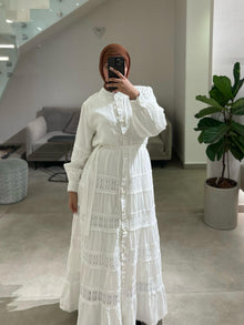  Offwhite lace dress