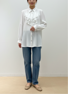  White pleated shirt