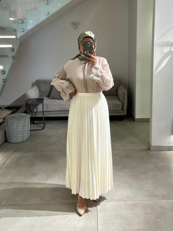 Strassted cream skirt