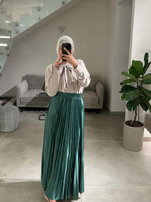  green pleated skirt