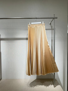  Gold pleated shiny skirt