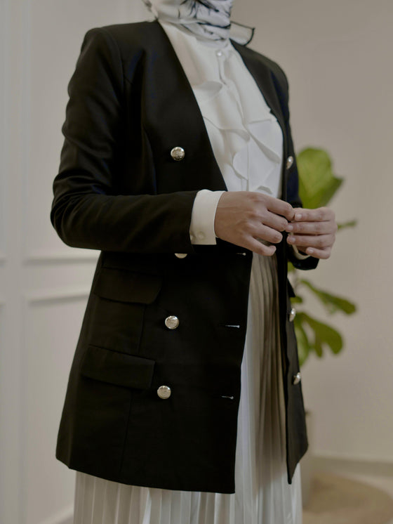 Serpil black blazer