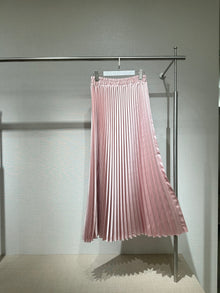  Pink pleated shiny skirt