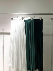  Black pleated skirt