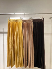  Brown pleated skirt