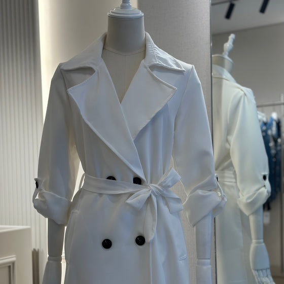 Trench colored white coat