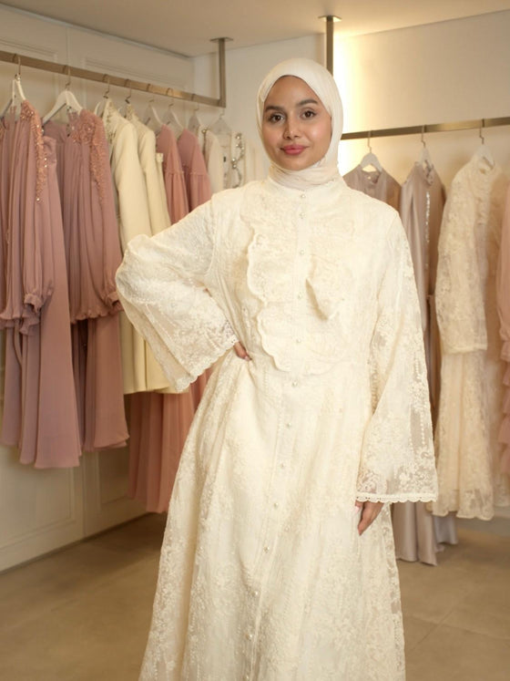 Dentelle cream evening dress