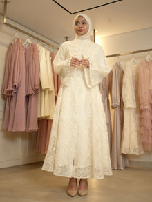  Dentelle cream evening dress