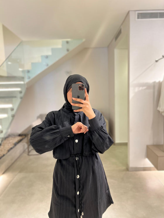 Black lined set