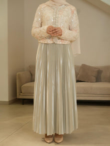  Embroidered evening set