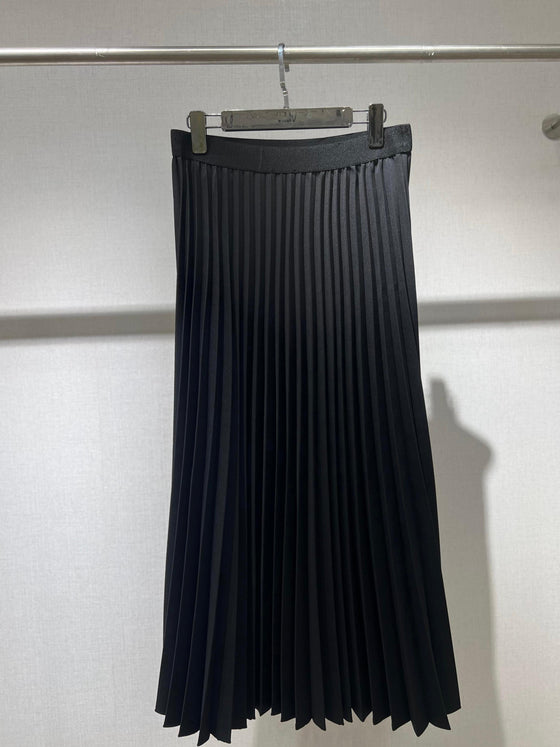 black pleated skirt
