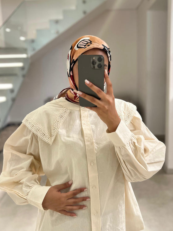 beige dentelle shirt