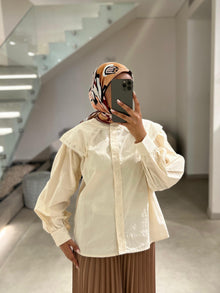  beige dentelle shirt