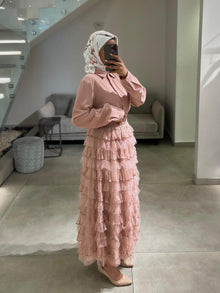 Pink ruffled skirt